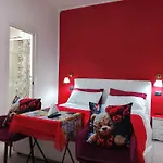 Domus Michaeli Perfetto Per Famiglie E Gruppi Confortevoli Vicino Agli Scavi E Al Centro Bed & Breakfast