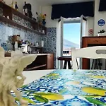 Domus Michaeli Perfetto Per Famiglie E Gruppi Confortevoli Vicino Agli Scavi E Al Centro Bed & Breakfast 3*