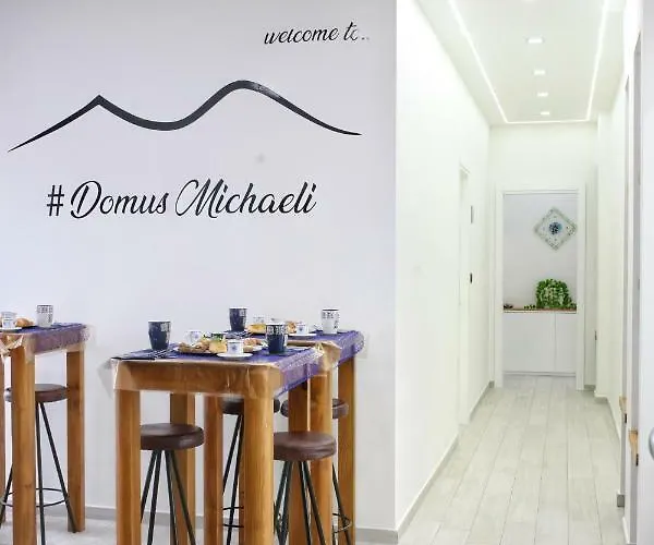 Domus Michaeli Perfetto Per Famiglie E Gruppi Confortevoli Vicino Agli Scavi E Al Centro Bed & Breakfast 4*